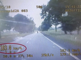 Pędził motocyklem ponad 180 km/h. Jazdę przerwali policjanci