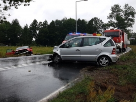 Wypadek w Zielonej Górze-Barcikowicach. Zderzyły się dwa samochody. Droga jest zablokowana
