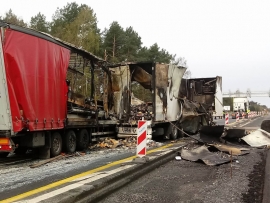 Na S3 spłonęły dwie ciężarówki (FILM)