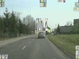 Niebezpieczną jazdę przerwał policyjny videorejestrator (FILM)