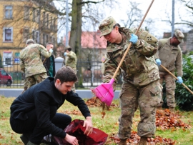 Żołnierze amerykańscy na bigosie w szprotawskim liceum (ZDJĘCIA)