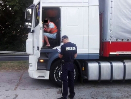 Kompletnie pijany kierowca ciężarówki jechał przez Dobiegniew. 28-letni Ukrainiec został zatrzymany