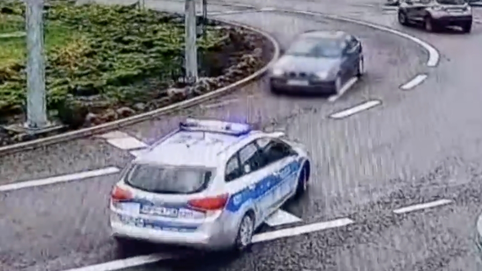 Kierowca BMW pojechał na rodzie w lewo. Tak się tłumaczył (FILM)