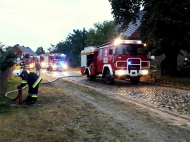 Pożar poddasza domu jednorodzinnego w Rąpicach. W akcji 10 zastępów straży pożarnej z dwóch powiatów