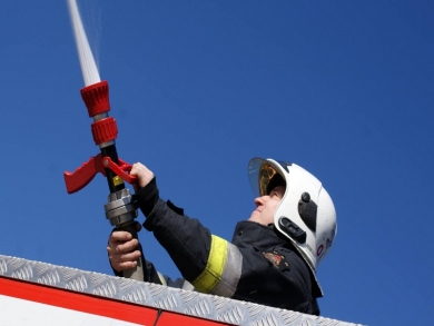 Strażacy z OSP poleją domy w Lany Poniedziałek. To symbol ochrony przed pożarem (ZDJĘCIA)