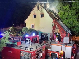 Tragiczny pożar domu w Templewie. Nie żyje mężczyzna, kobieta została ranna
