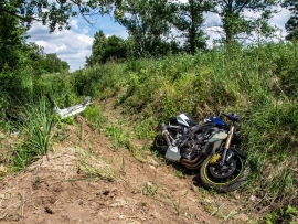 Wypadek motocyklisty pod Zieloną Górą. Ranny trafił do szpitala