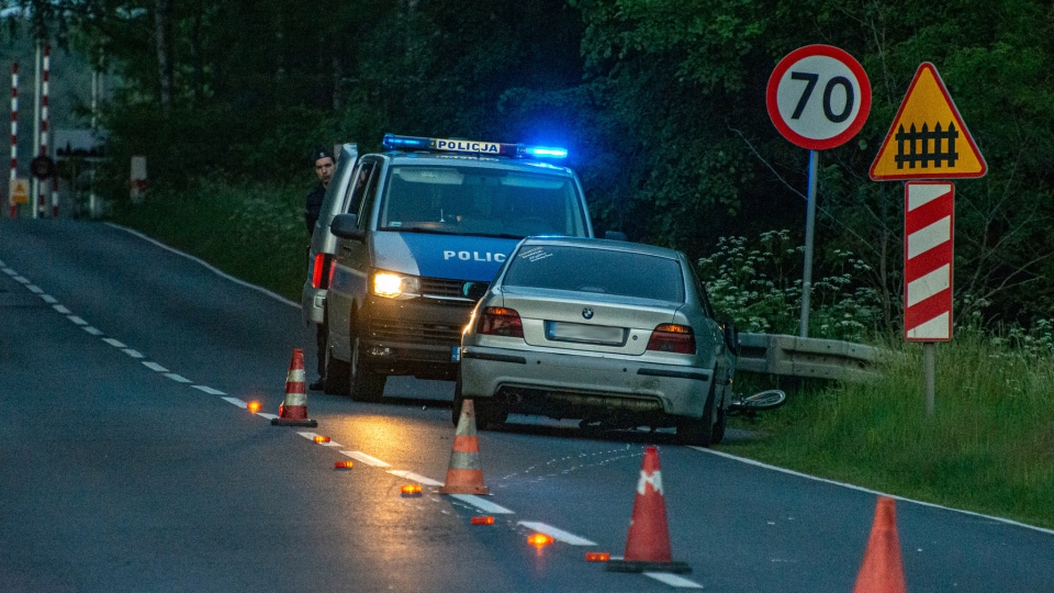 Zielona Góra: 21-letni kierowca BMW potrącił rowerzystkę. Starsza kobieta zmarła mimo reanimacji! (ZDJĘCIA, FILM)