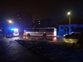 Kierowca autobusu potrącił pieszego na pasach w Sulechowie. Droga jest zablokowana