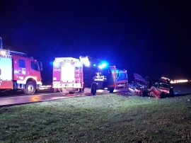 Wypadek dwóch samochodów pod Świdnicą. Jedna osoba była uwięziona w aucie