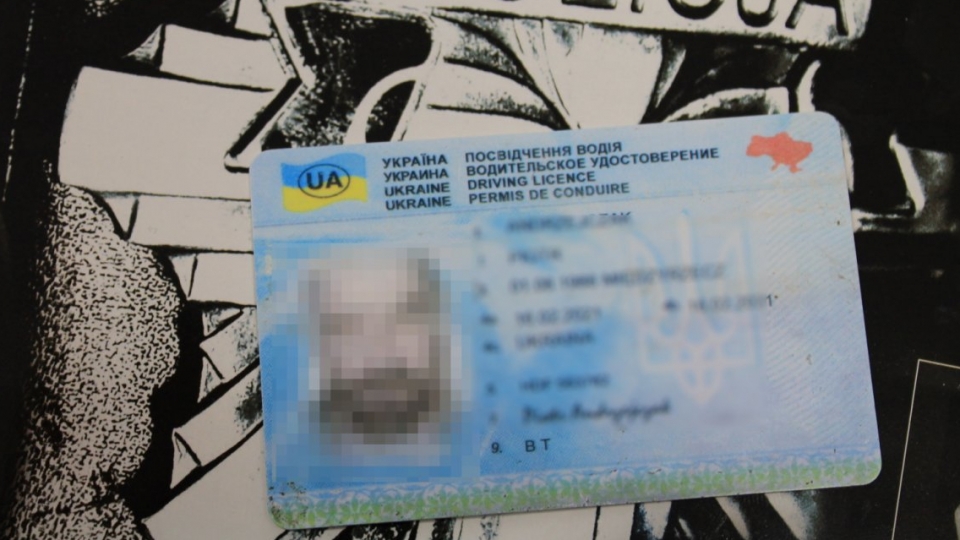 Polak kupił prawo jazdy z Ukrainy za 2000 złotych. Wpadł podczas policyjnej kontroli