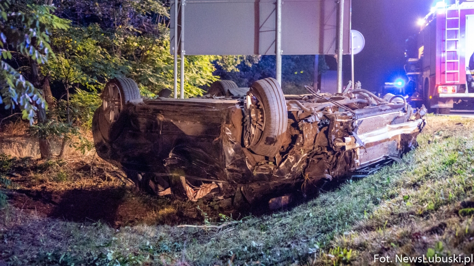 Poważny wypadek na DK27 pod Nowogrodem Bobrzańskim. Ranny kierowca (FILM, ZDJĘCIA)