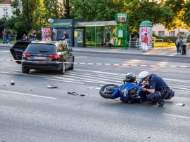 Wypadek motocyklisty w Zielonej Górze. Kierowca osobówki wymusił na nim pierwszeństwo