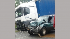 Wypadek w Radoszynie pod Świebodzinem. Jedna osoba ranna, droga zablokowana