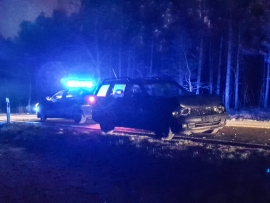 Zderzenie dwóch aut na trasie Jędrzychów-Zatonie. Jedna osoba trafiła do szpitala