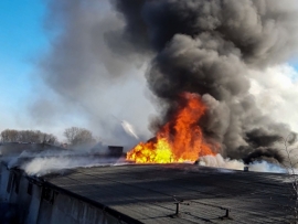Krosno Odrzańskie: Pożar w fabryce wanien. W akcji 15 zastępów straży pożarnej