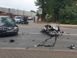 Wypadek policjanta na motocyklu w Kostrzynie nad Odrą. W akcji śmigłowiec LPR