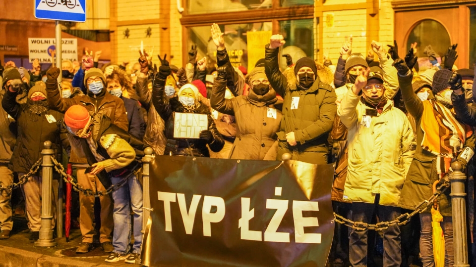 Protest przeciwko ustawie "lex TVN" w Zielonej Górze. "Nie chcemy manipulacji TVPiS" (ZDJĘCIA)