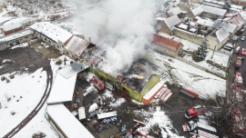 Ogromny pożar hali magazynowej koło Lubska