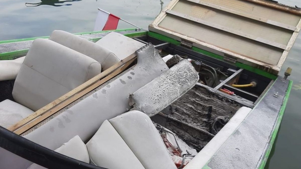 Jezioro Lubiąż: Wybuchł silnik a łódź stanęła w płomieniach! Jedna osoba została ranna!