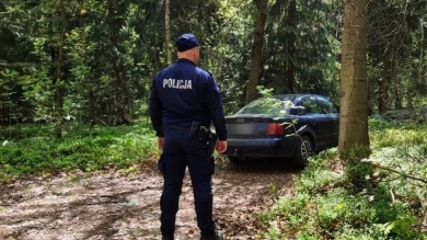 Żary: Policyjny pościg za Audi. Kierowca porzucił auto i zdołał uciec - szybko został zatrzymany!