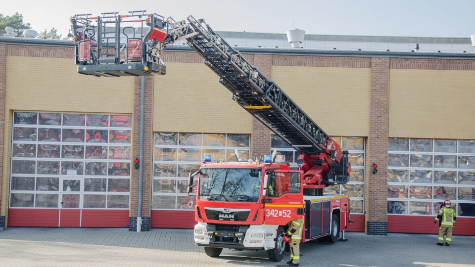 Spełniło się marzenie strażaków z Zielonej Góry. Mają 42-metrową drabinę za 2,4 mln zł (ZDJĘCIA, FILM)